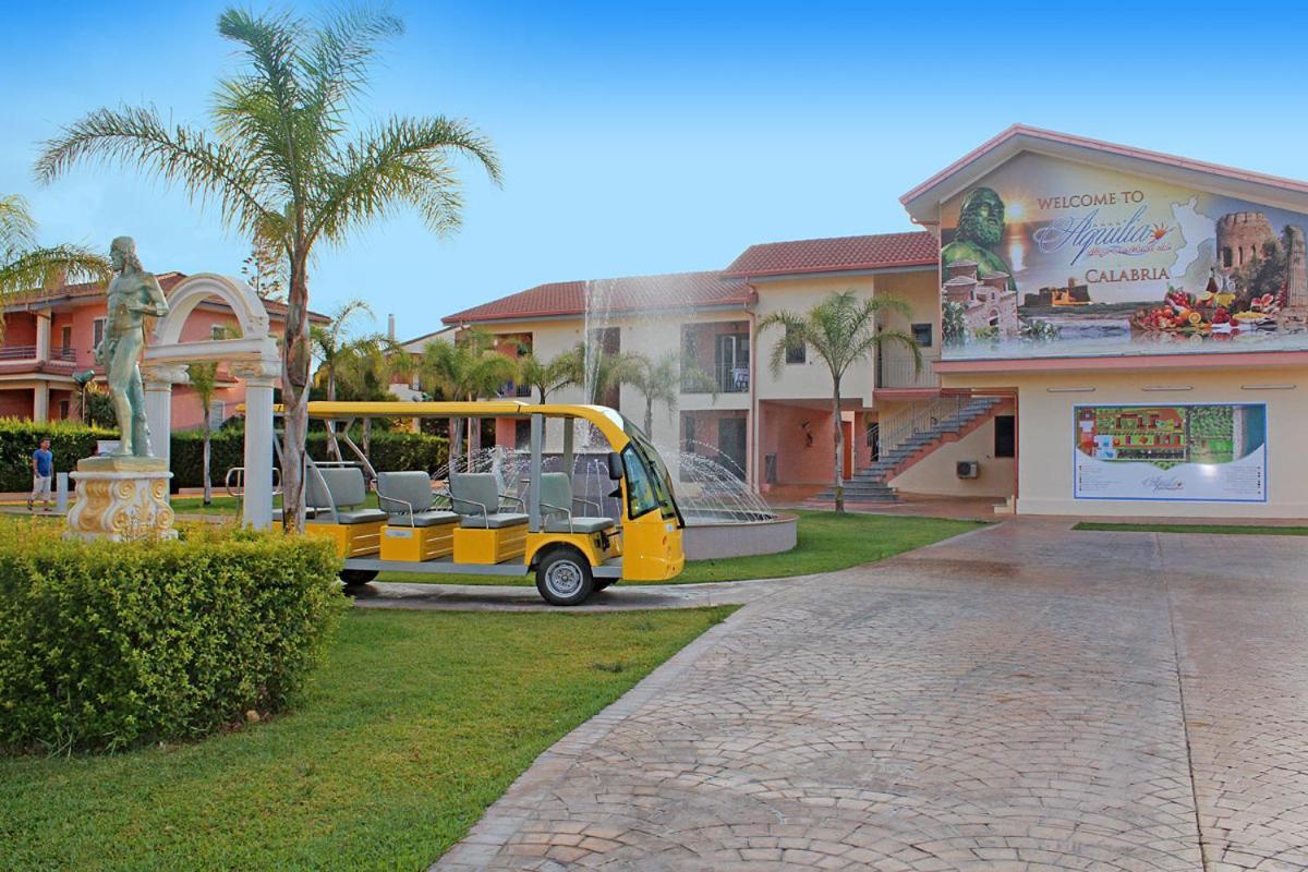 Club Esse Aquilia Beach Village Badolato Marina エクステリア 写真