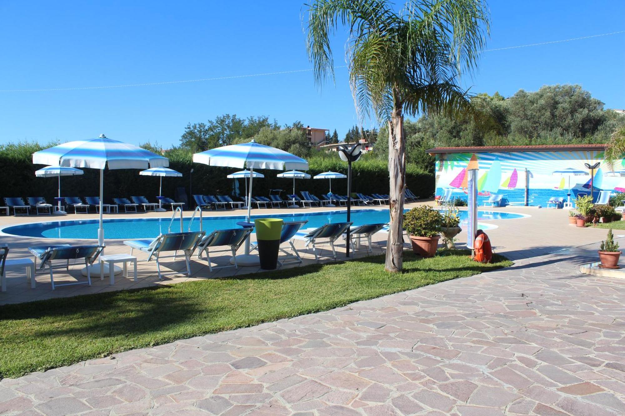 Club Esse Aquilia Beach Village Badolato Marina エクステリア 写真