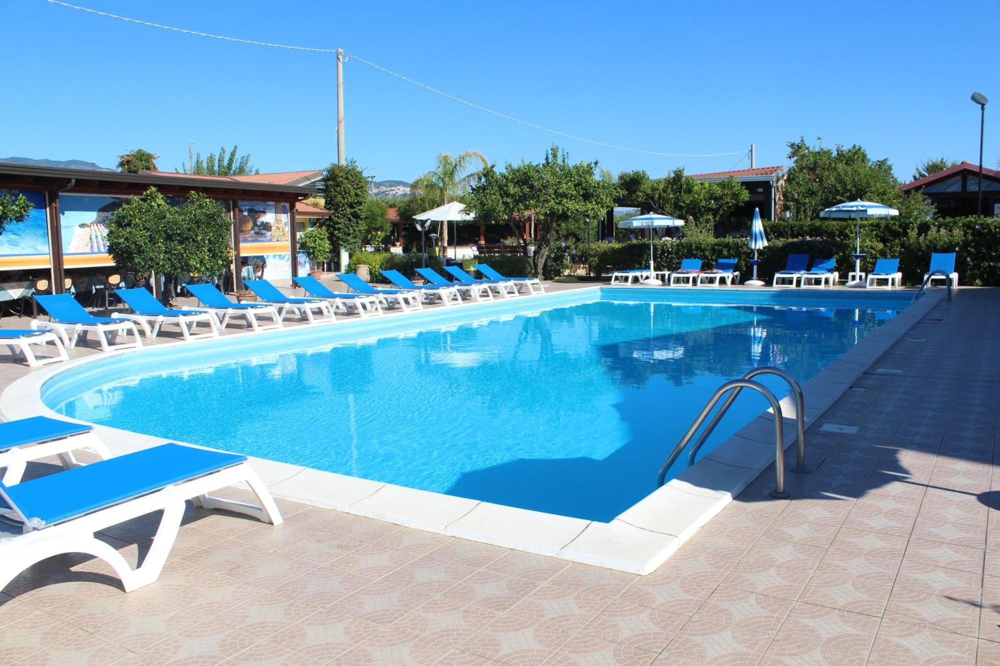 Club Esse Aquilia Beach Village Badolato Marina エクステリア 写真