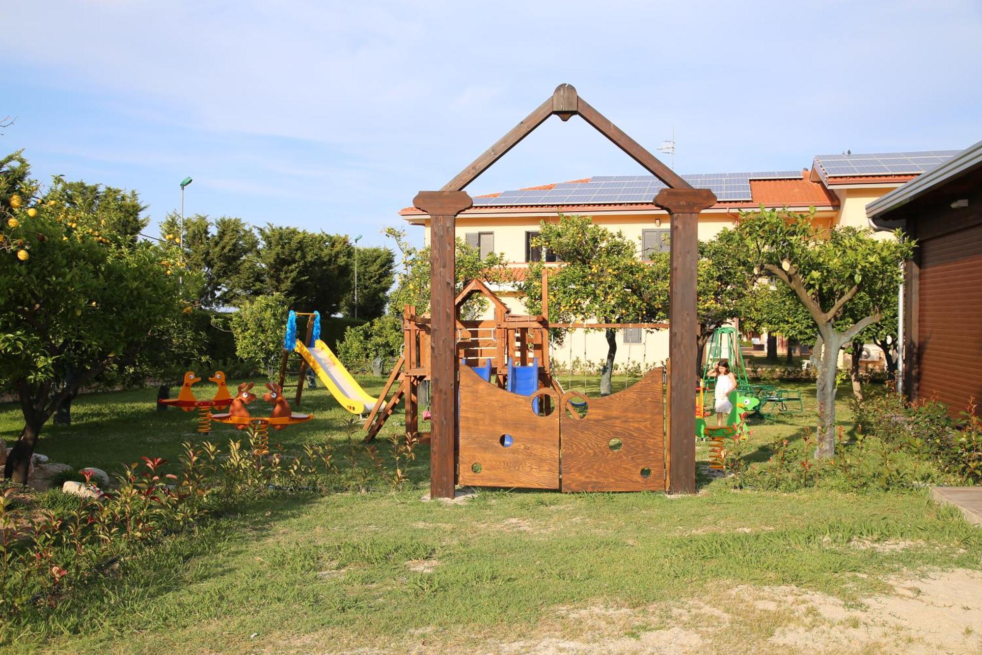 Club Esse Aquilia Beach Village Badolato Marina エクステリア 写真
