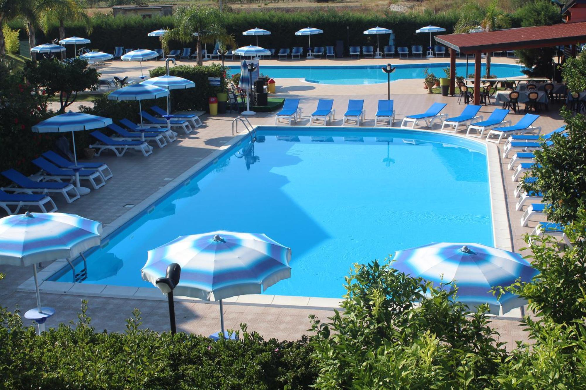Club Esse Aquilia Beach Village Badolato Marina エクステリア 写真